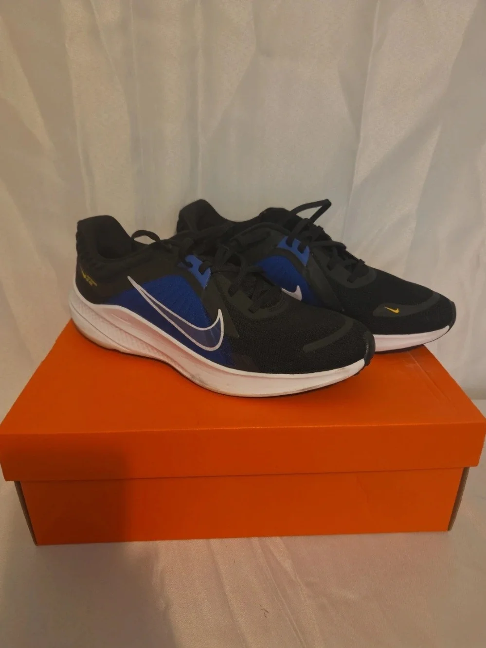 Nike Quest 5 'Black High Voltage Wonens Size 12 Mens 10.5
